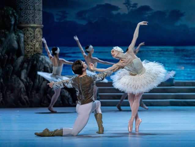 Viacheslav Krut  Princ Siegfried   Olga Chelpanova  Odetta 