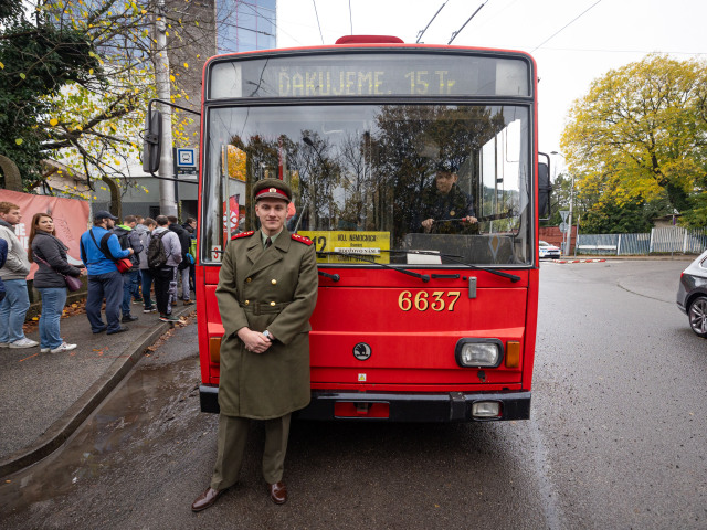 Hranatý trolejbus / Škoda 15 Tr(M) /