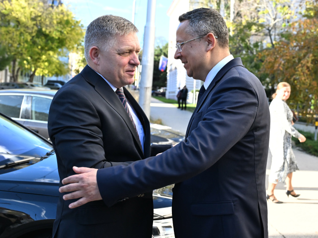 SR premiér Fico ministerstvá návšteva MF Kamenický BAX