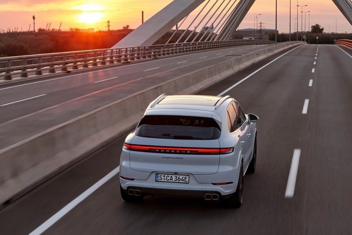 Porsche Cayenne Turbo E-Hybrid - 2023