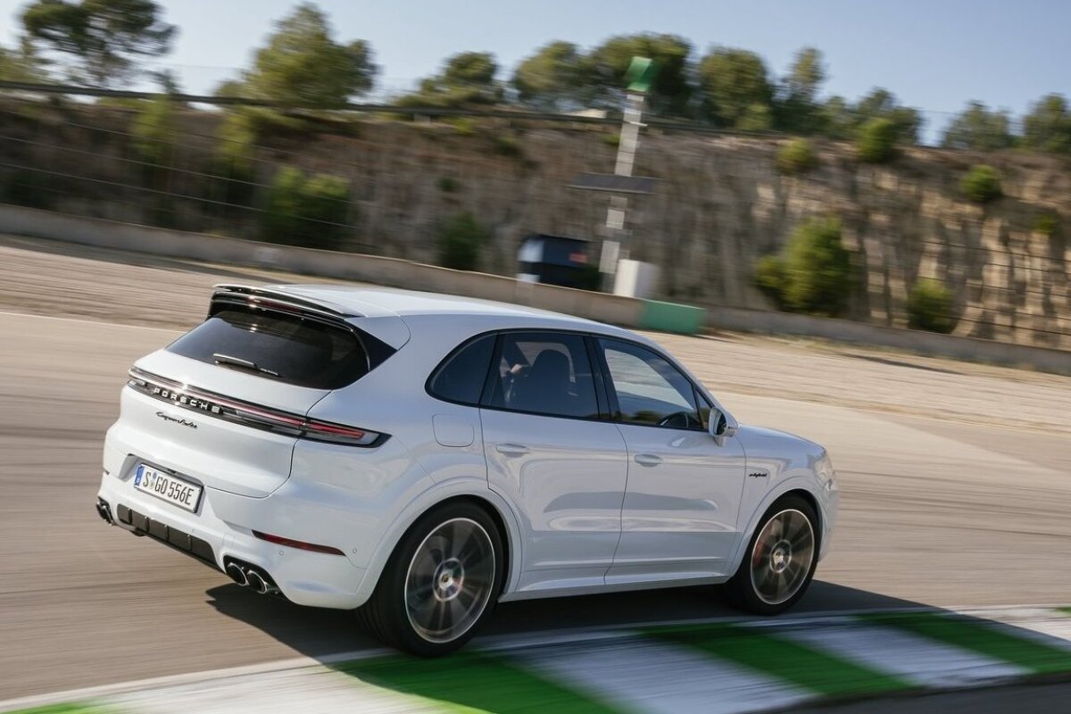 Porsche Cayenne Turbo E-Hybrid - 2023