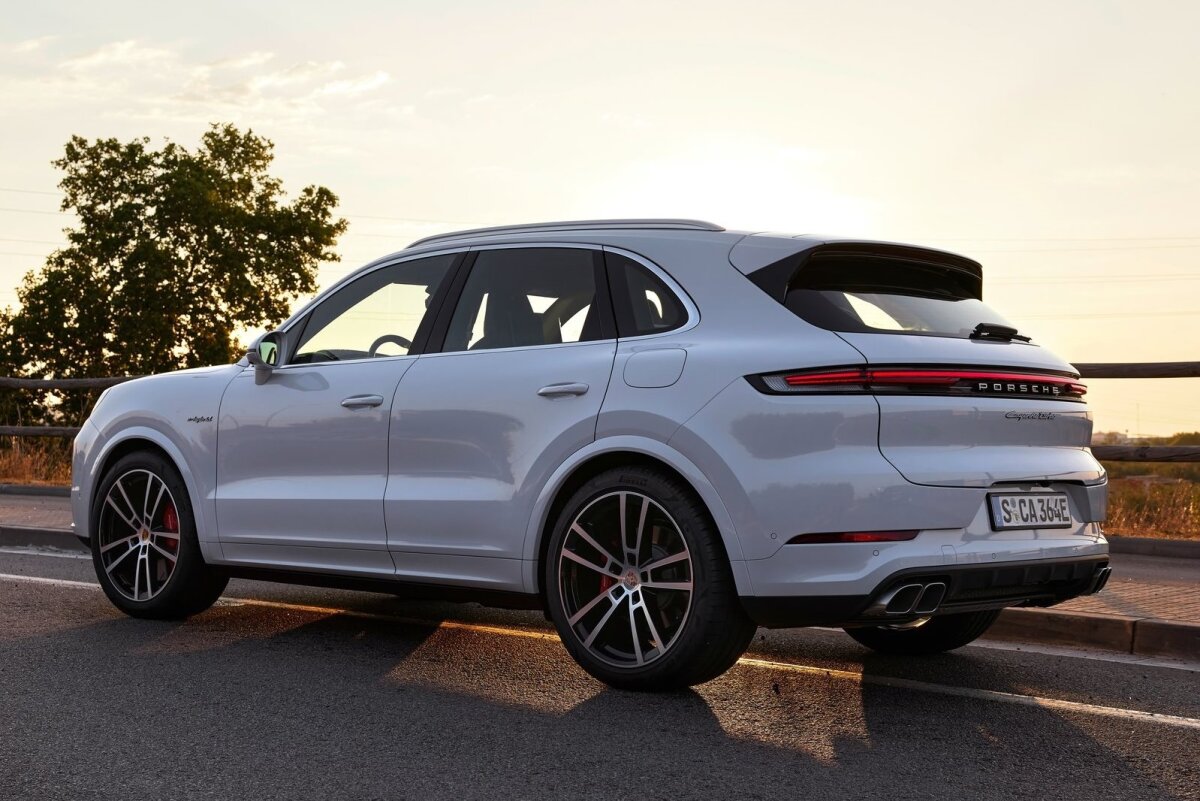 Porsche Cayenne Turbo E-Hybrid - 2023