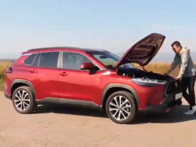 Toyota Corolla Cross 1,8 Hybrid - test 2023