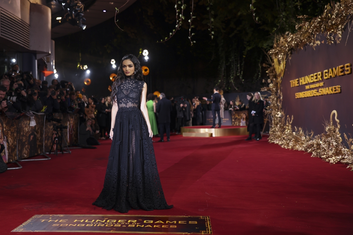 Rachel Zegler v kreácii Dior 