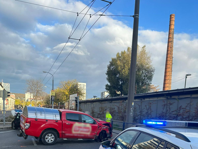 Opitý šofér zdemoloval šesť zaparkovaných áut - Bratislava, Košická ulica