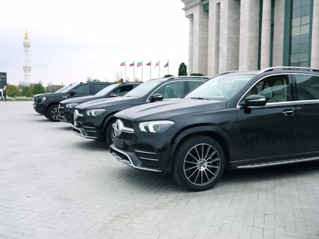 Ramzan Kadyrov - západné autá veliteľov