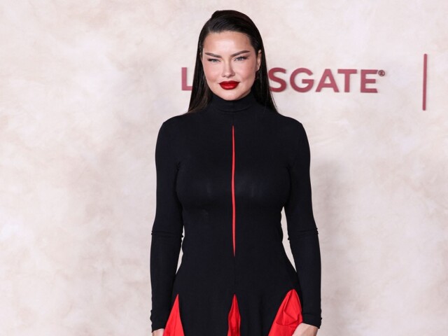 Adriana Lima v šatách Ferragamo