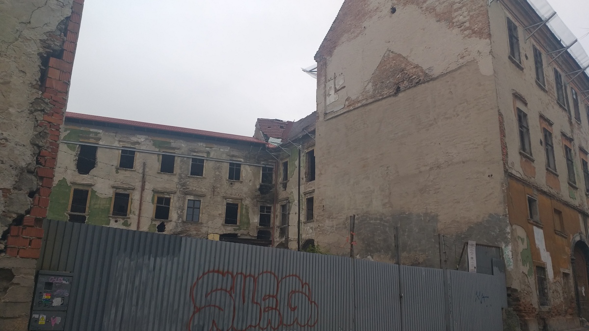 Esterházyho palác, ruina