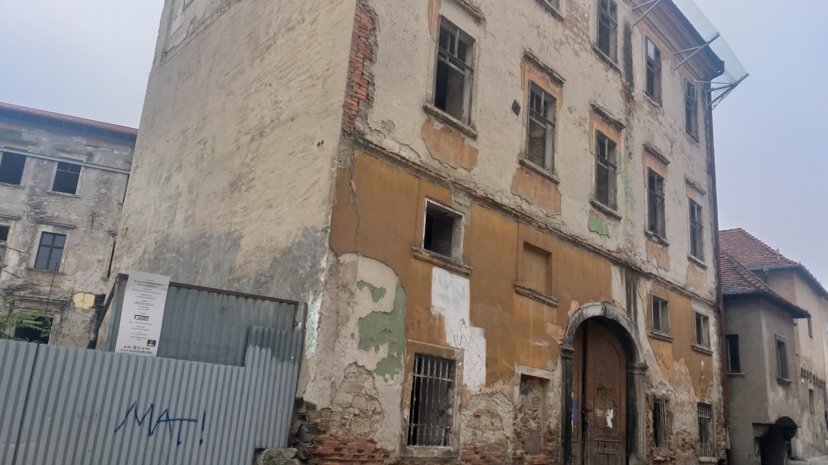 Esterházyho palác, ruina
