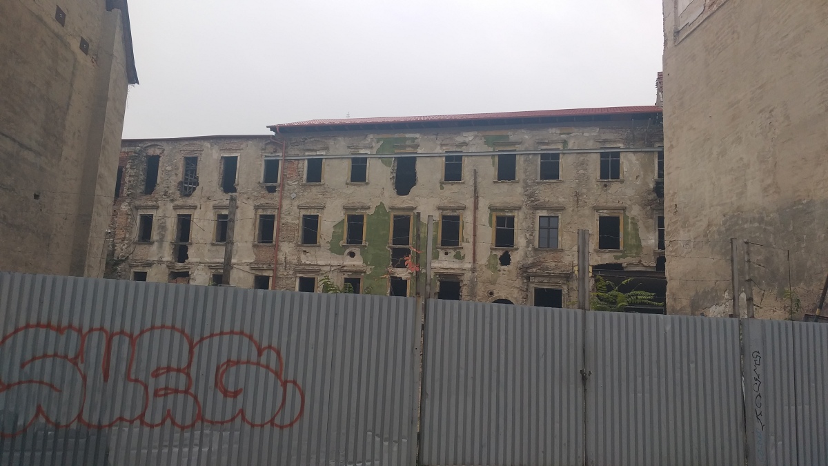 Esterházyho palác, ruina