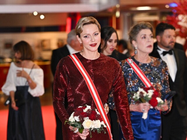 Monacká princezná Charlene v kreácii Didier Angelo