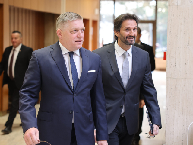 Robert Fico, Robert Kaliňák, úrad vlády