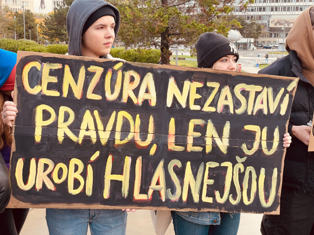 úrad vlády, protest, študenti, novinári