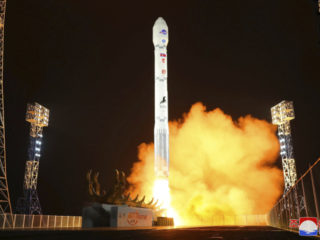 kľdr, severná kórea, špionážny satelit, raketa