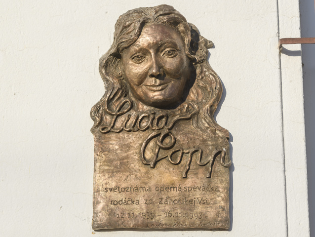 pamätná tabuľa, Lucia Popp