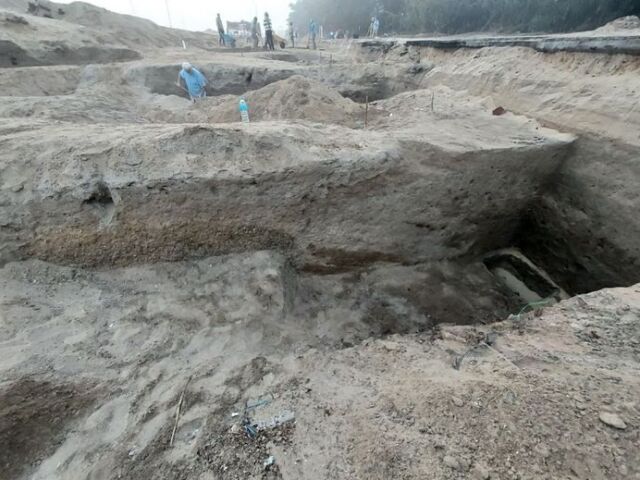 Výskumný tím z Ústav orientalistiky SAV Egypt pevnosť Rames III. vykopávky