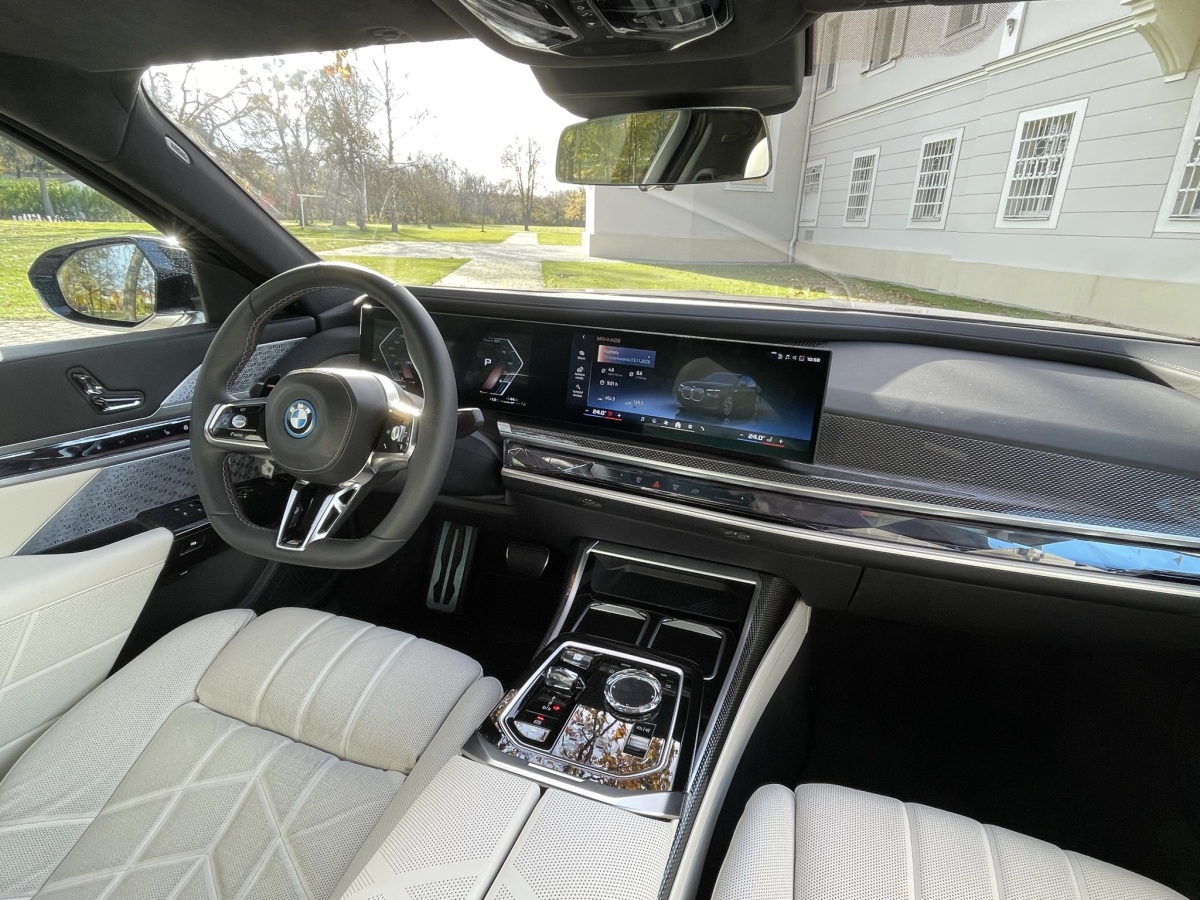 BMW M760e xDrive - test 2023