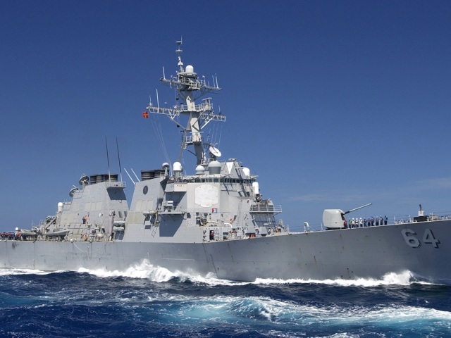 Americky torpedoborec USS Carney
