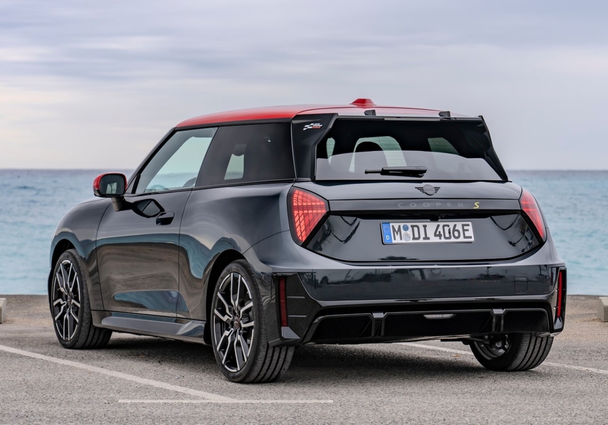 Mini Cooper SE JCW 1