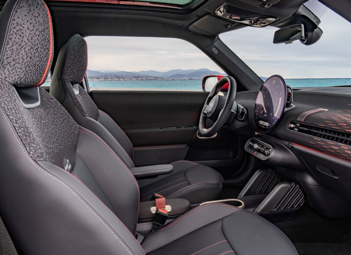 Mini Cooper SE JCW 11