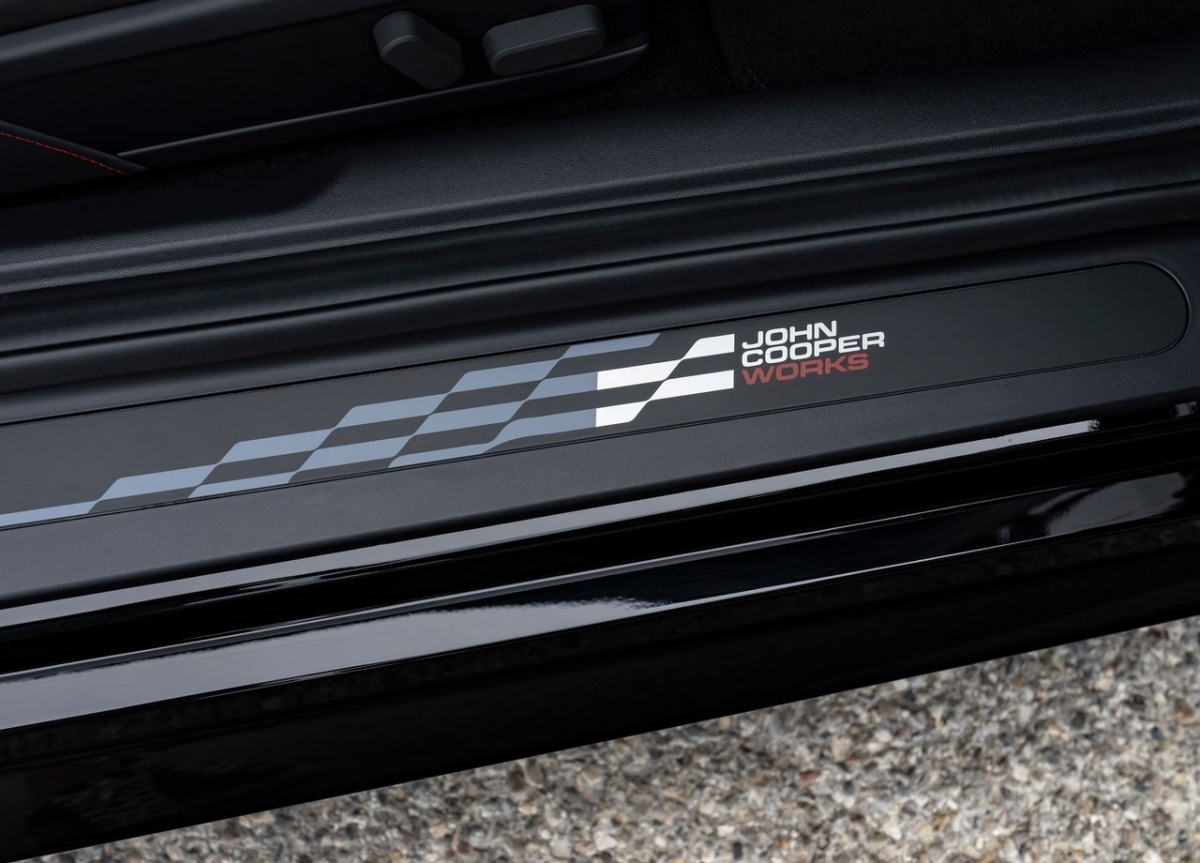Mini Cooper SE JCW 15