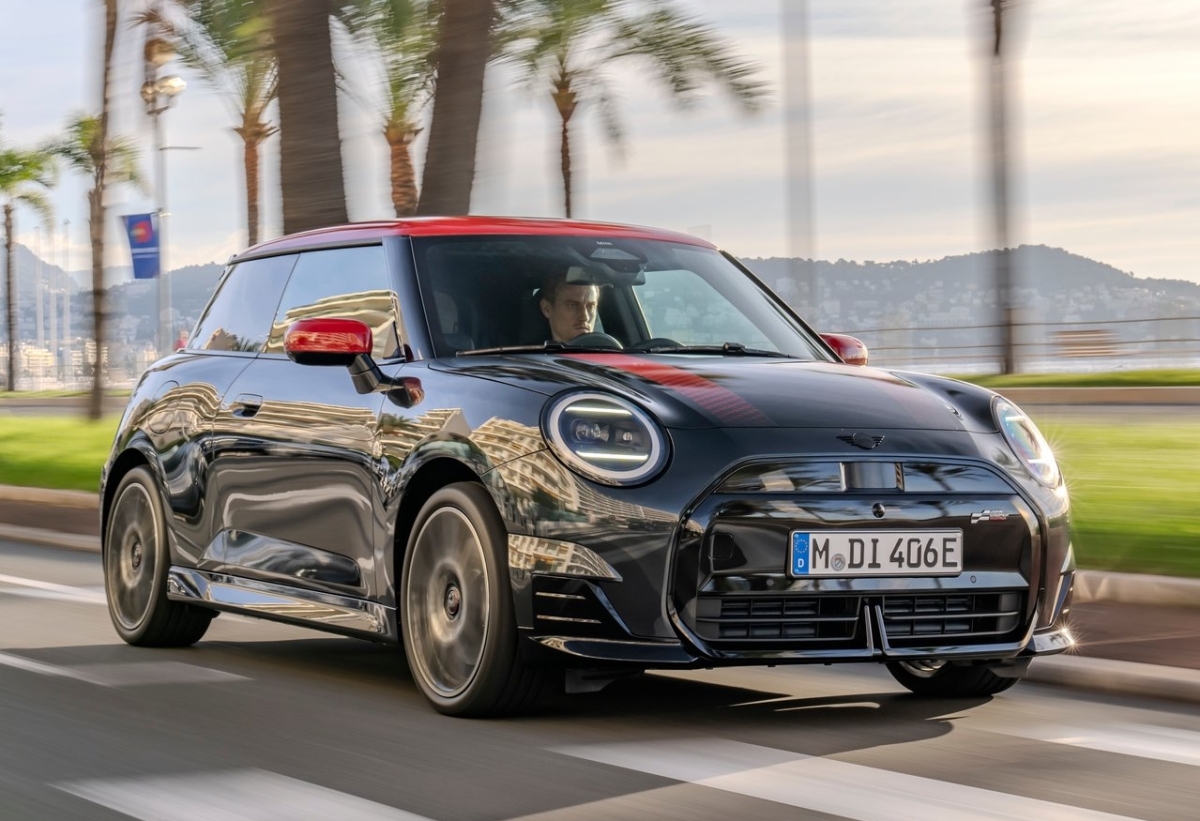 Mini Cooper SE JCW 2