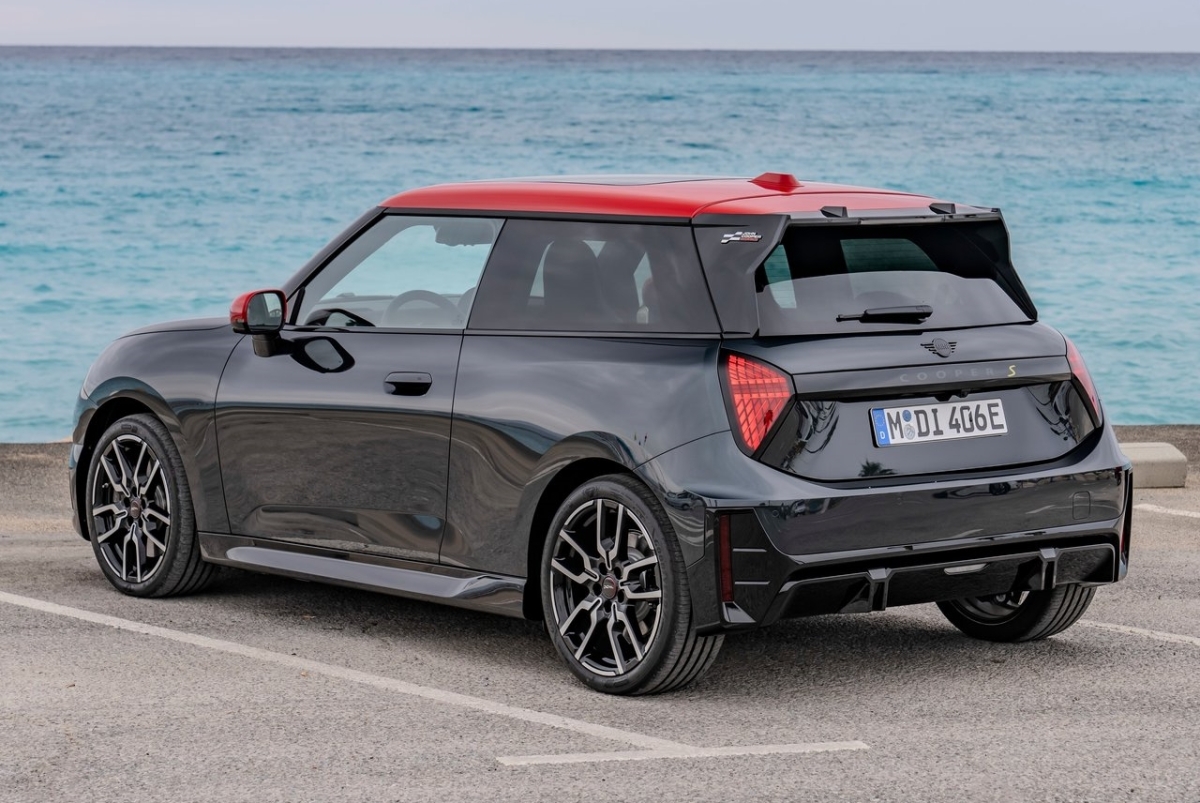 Mini Cooper SE JCW 3