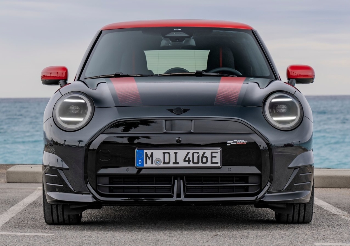 Mini Cooper SE JCW 4
