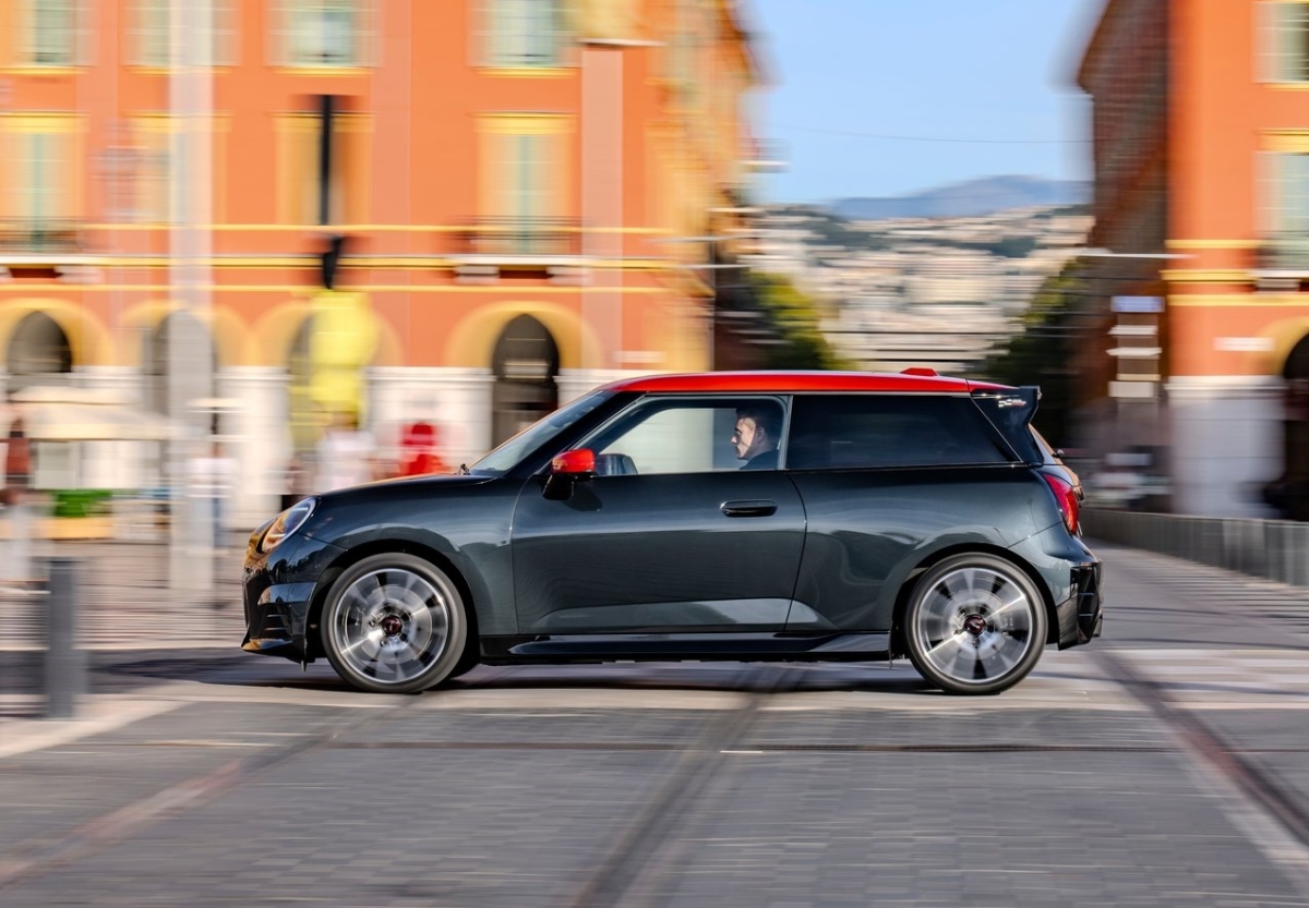 Mini Cooper SE JCW 6