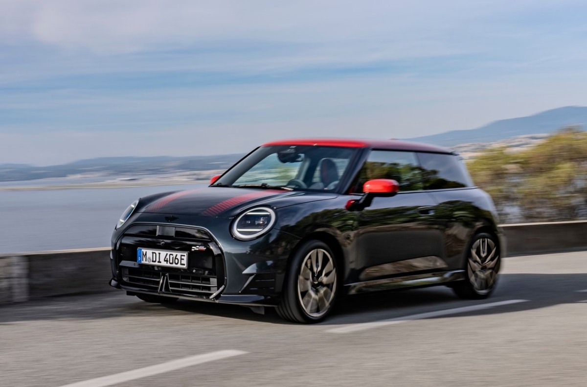 Mini Cooper SE JCW 7