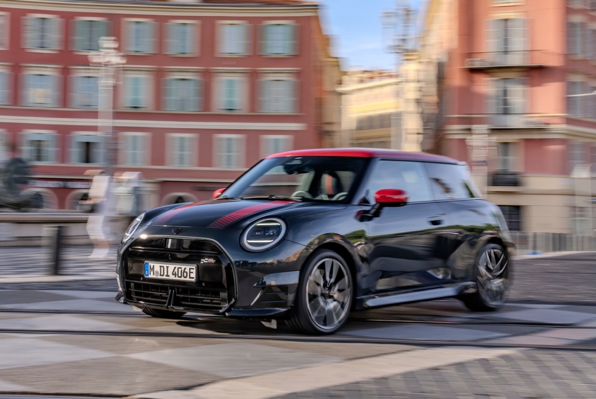 Mini Cooper SE JCW 8
