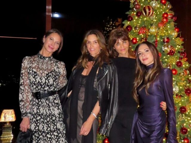 Christy Turlington, Cindy Crawford, Helena Christensen a Victoria Beckham si spoločne vyrazili