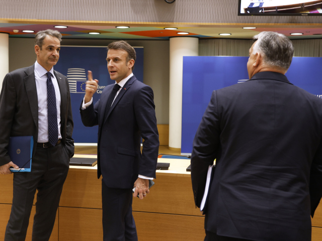 EÚ, summit, Kyriakos Mitsotakis, Emmanuel Macron, Viktor Orbán