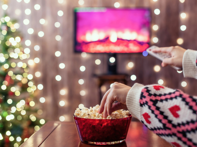 domáce kino, vianoce, televízor, ovládač