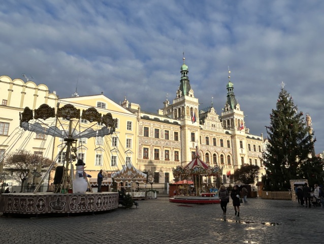 Pardubice, Pernštýnske námestie