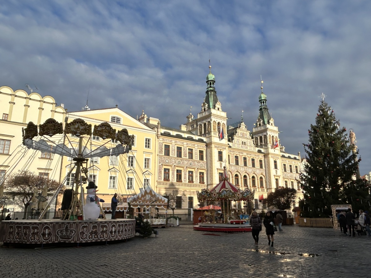 Pardubice, Pernštýnske námestie