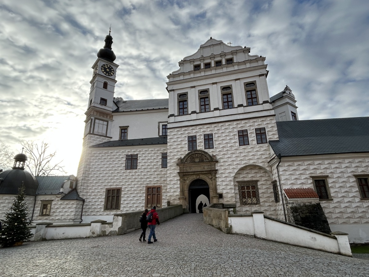 Pardubice, zámok