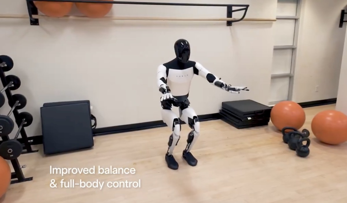 Tesla Optimus Gen2 - humanoidný robot 2023