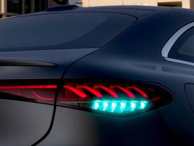 Mercedes-Benz - tyrkysové svetlá pre autonómnu jazdu