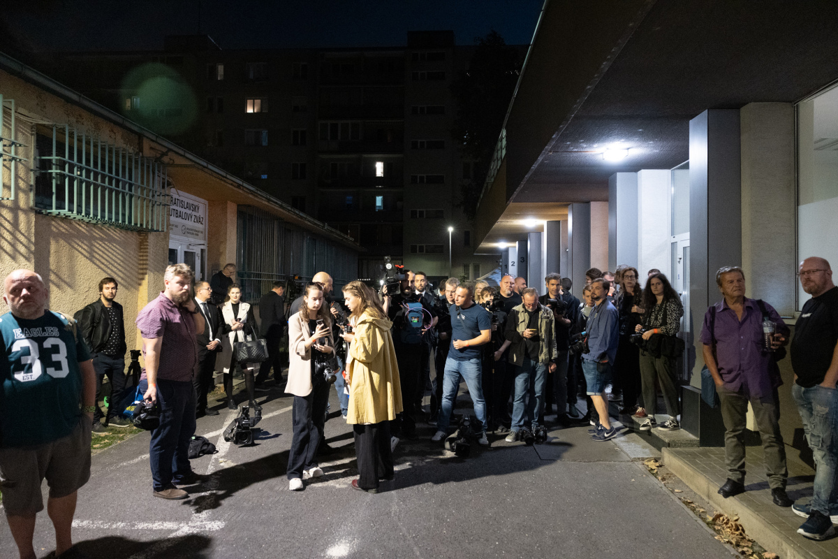 novinári, centrála smeru