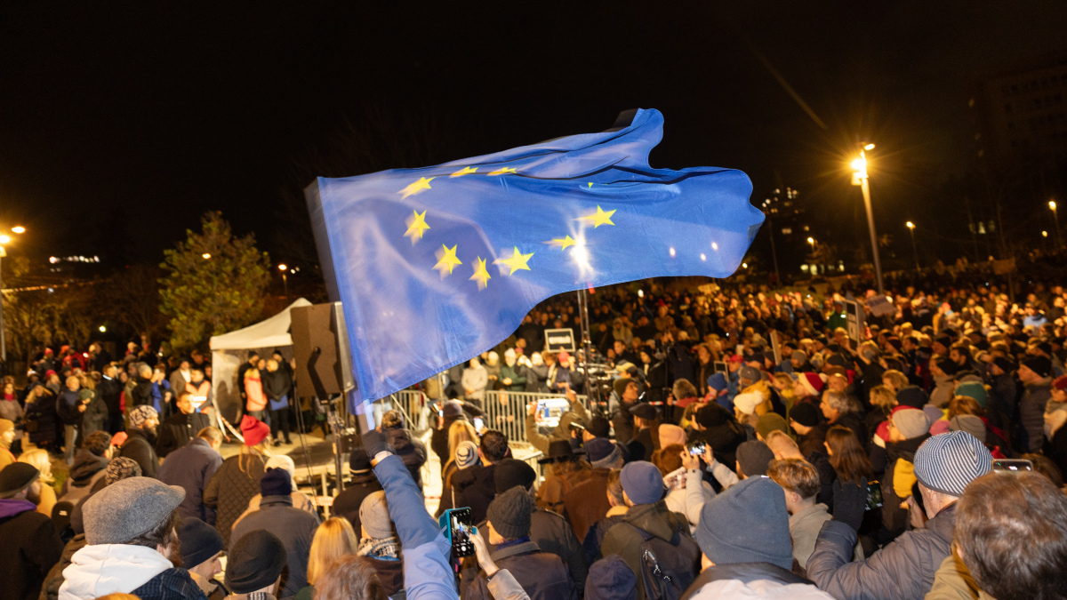 protest opzícia DS ,SAS, KDH proti zrušeniu špeciálnej proku