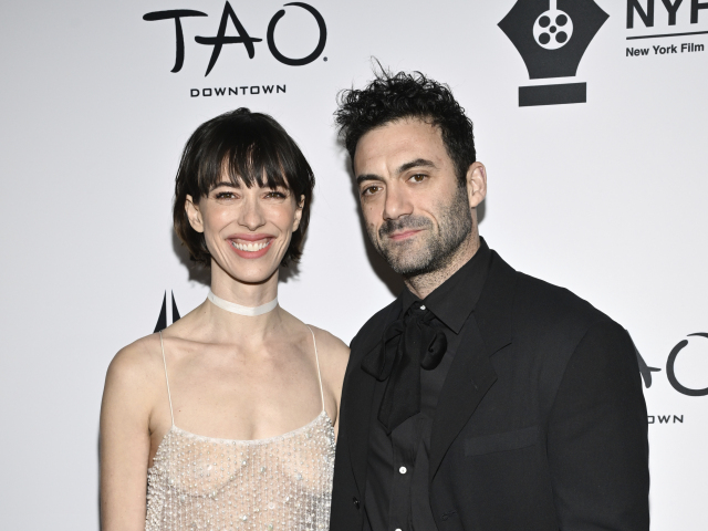 Herečka Rebecca Hall a jej manžel Morgan Spector.