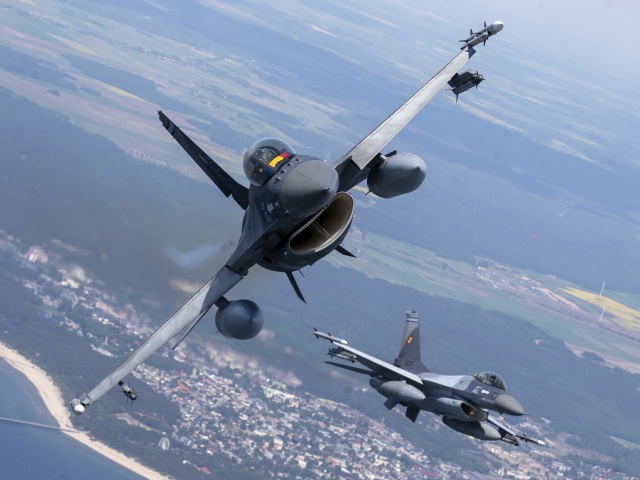 Bojová stíhačka / F-16 /