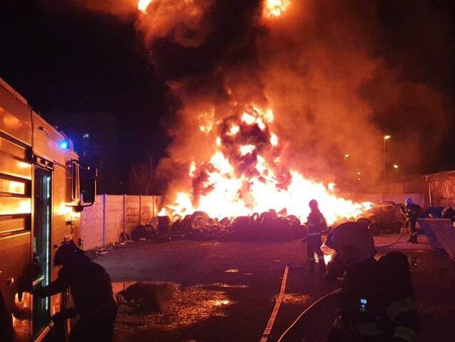 hasiči Trnava, hazz, zberný dvor, požiar, pneumatiky