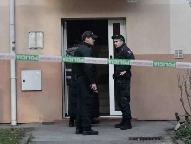 Bratislavskí policajti zachránili 90-ročnú ženu, sedela na parapete okna
