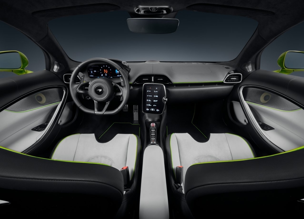 McLaren Artura 11