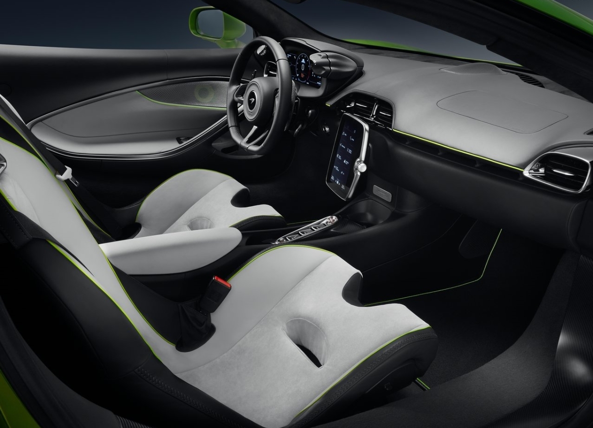McLaren Artura 12