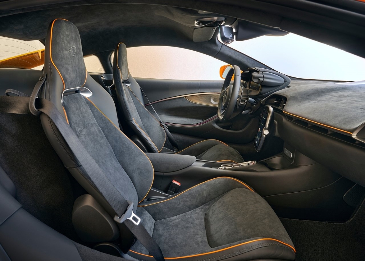 McLaren Artura 14