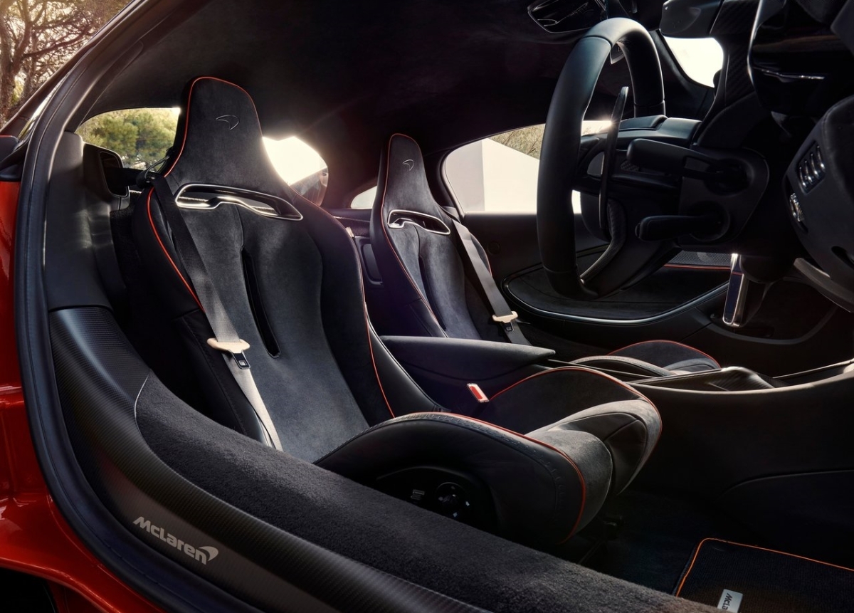 McLaren Artura 17
