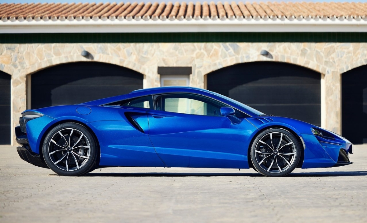 McLaren Artura 3